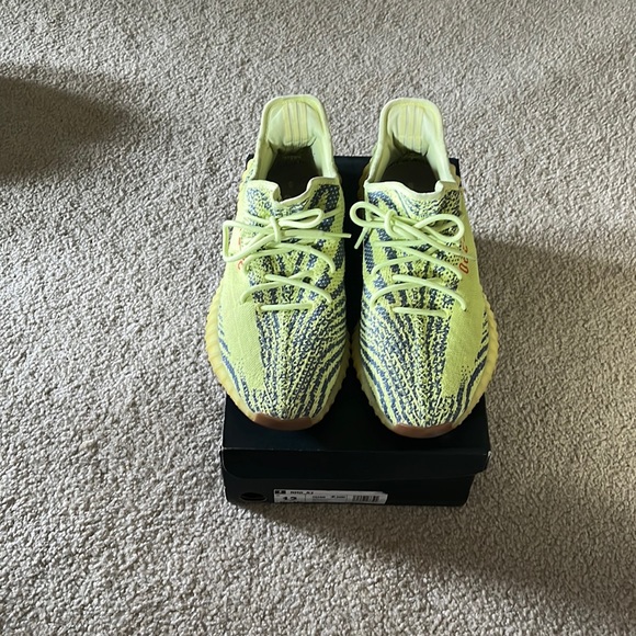 semi frozen yeezy 700